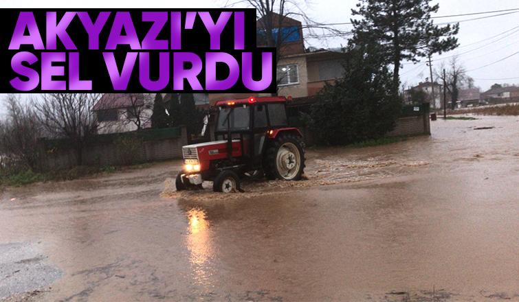 Akyazı'da sel birçok mahallede etkili oldu