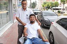 Kaynarca'daki engelli gencin akülü sandalye sevinci