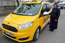  Sakaryanın tek kadın taksi şoförü yollarda direksiyon sallıyor
