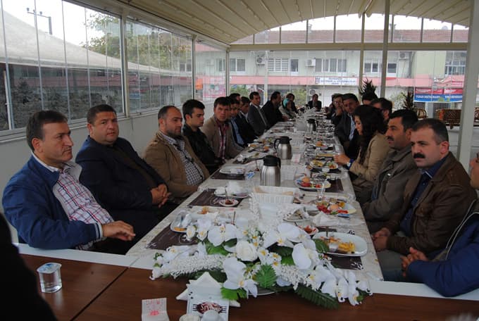 Seçim yok genel merkez kimi gösterirse başkan o! Seçim yok genel merkez kimi gösterirse başkan o!