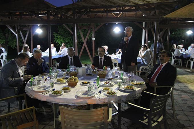Vali Coş TÜVASAŞ iftarına katıldı Vali Coş TÜVASAŞ iftarına katıldı