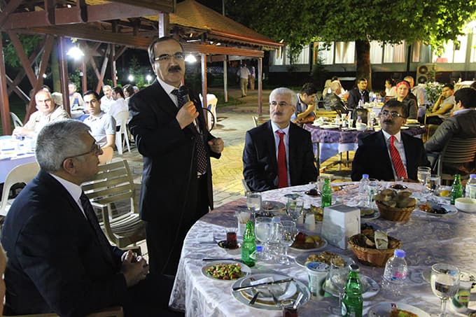 Vali Coş TÜVASAŞ iftarına katıldı Vali Coş TÜVASAŞ iftarına katıldı