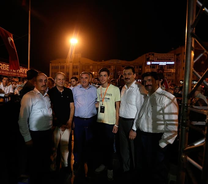 Silahı teröriste değil millete yönelttiler Silahı teröriste değil millete yönelttiler