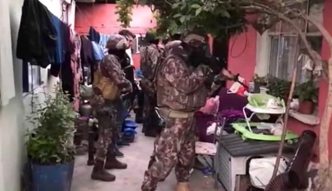 Sakarya'da operasyon! 18 kişi gözaltına alındı Sakarya'da operasyon! 18 kişi gözaltına alındı